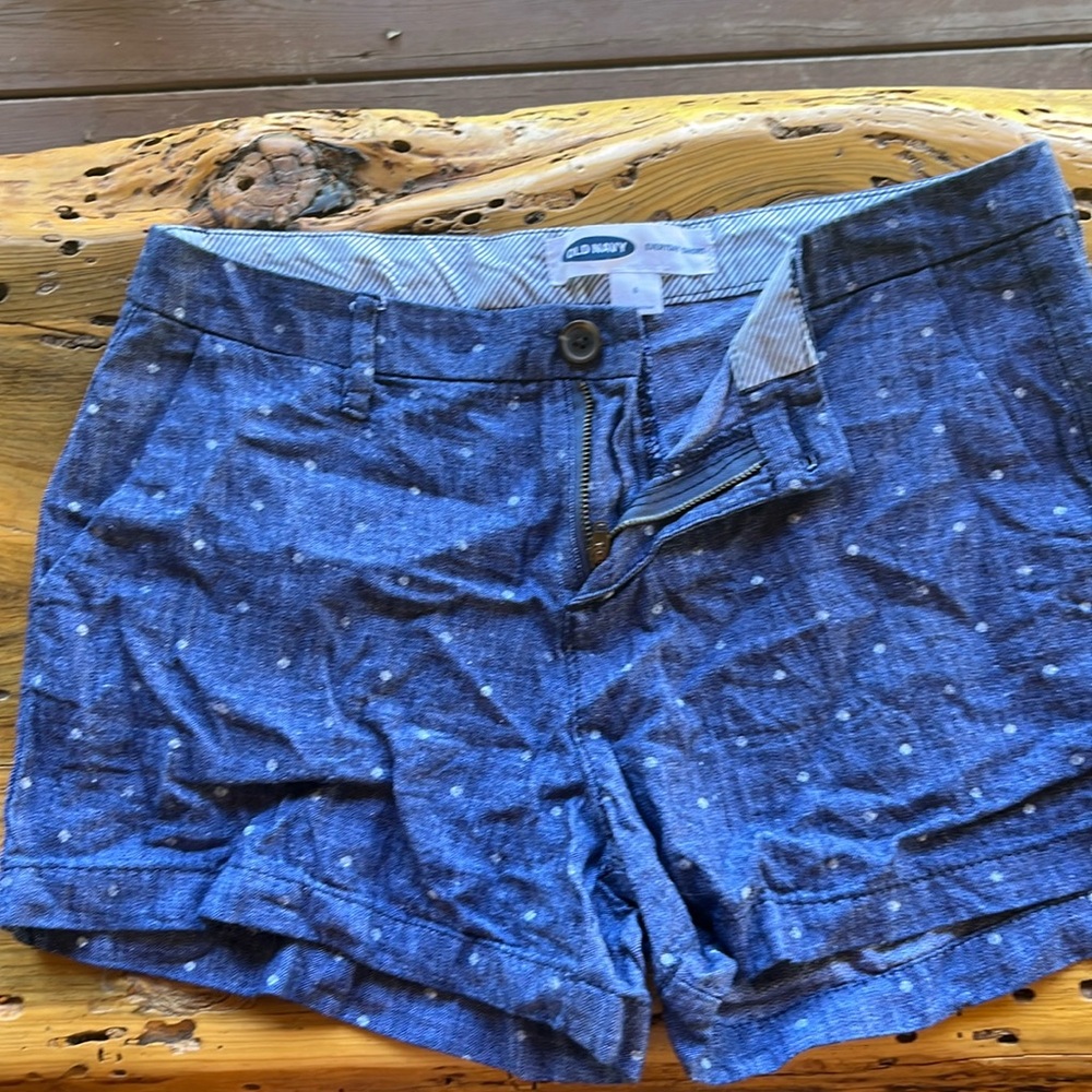 Old Navy everyday short size 6.